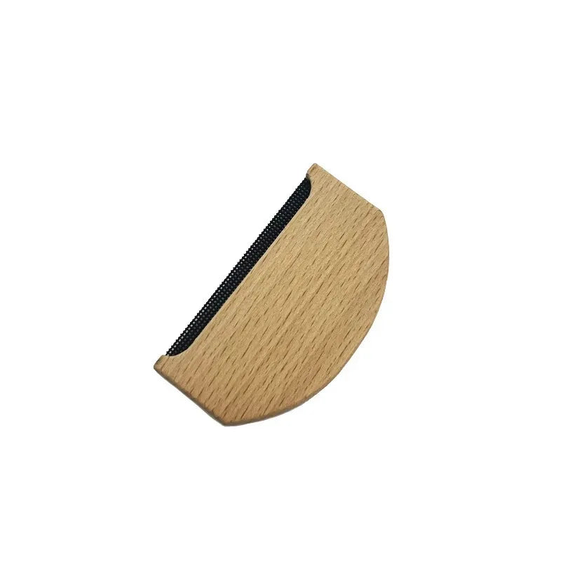 Peigne anti-bouloches en bois pour pulls