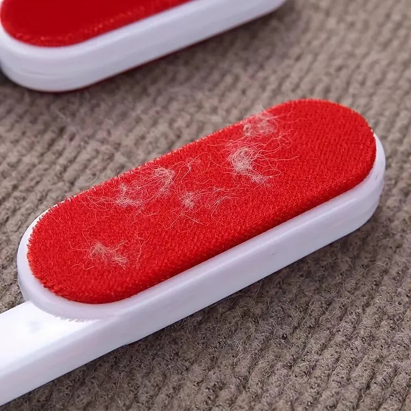 Brosse anti-poils réutilisable et autonettoyante